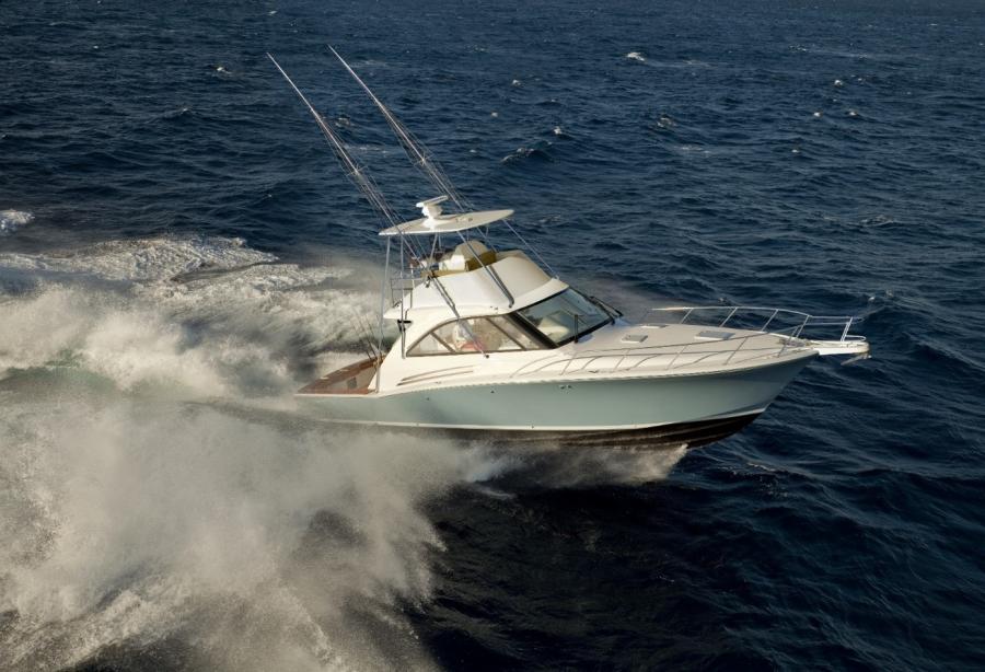 Hatteras presents 45 Express with Bridge Option - Yacht Harbour