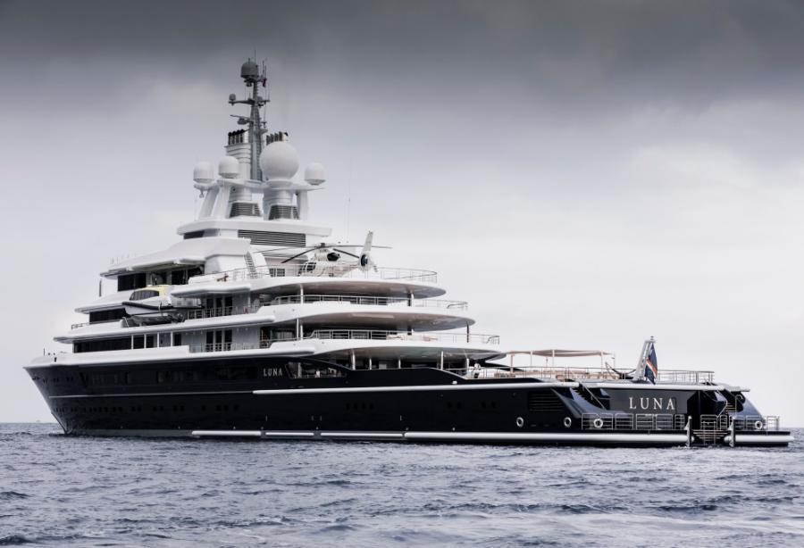 who owns mega yacht luna