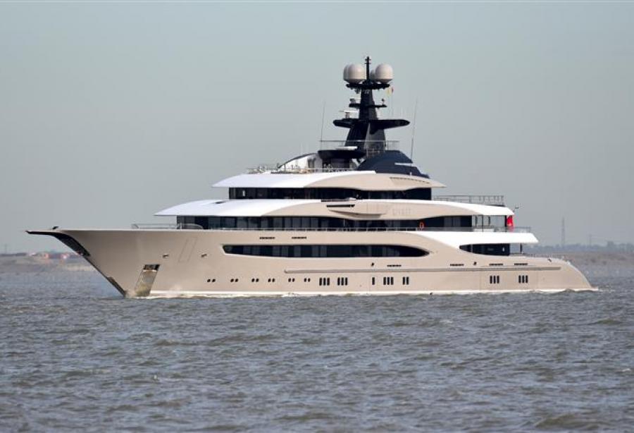 Billionaire S 200 Million 95 Metre Superyacht Kismet Spotted On The River Thames Yacht Harbour