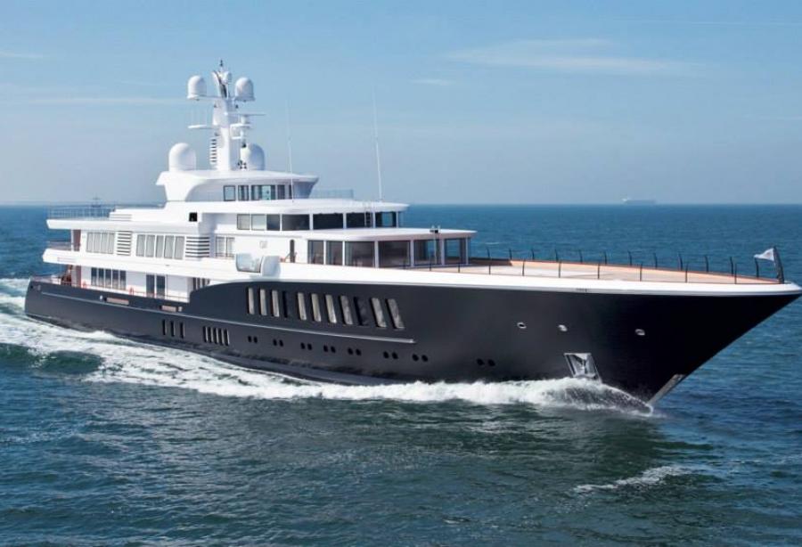 Feadship superyacht Air gets new coat of matte black paint