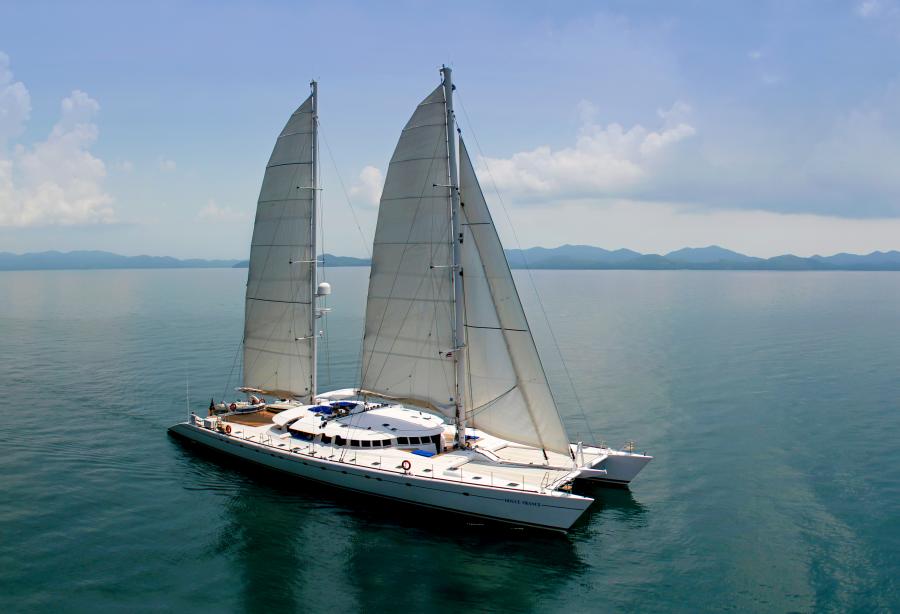 largest catamaran sailing yacht