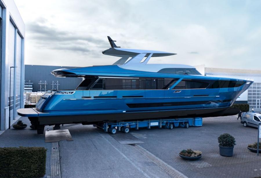 34m Blue Jeans Left Van der Valk Facility in Waalwijk - Yacht Harbour