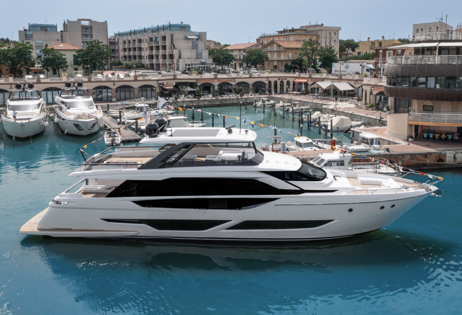 ferretti yacht taranto