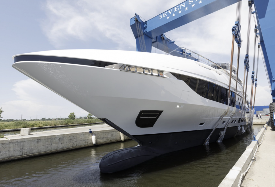 mangusta yacht pisa