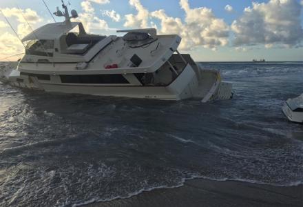 22m yacht washed ashore in Palm Beach