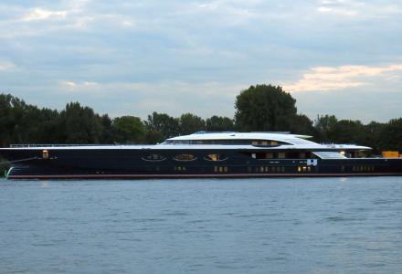 Holland's largest yacht to date en route to Alblasserdam