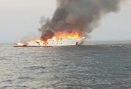 Update: 35m yacht sinks after catching fire in the UAE