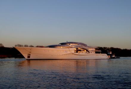 Feadship's largest project to date on the move