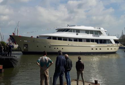 38m Hakvoort yacht Soprano makes a splash
