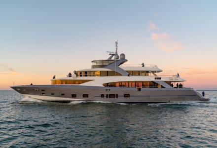 Couach Yachts delivers 4400 Fast Fly