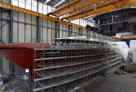Sanlorenzo joins hull and superstructure on 64Steel superyacht