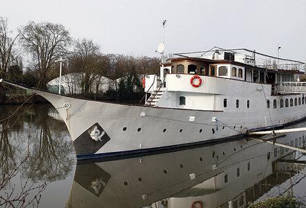 Luxury yacht built for Winston Churchill is on sale in France