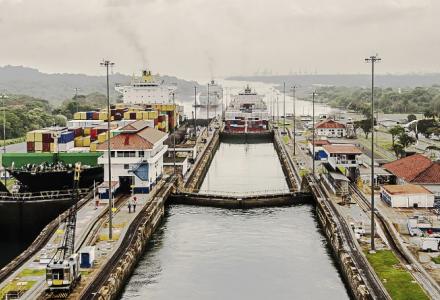 Crossing canals on-board of a yacht: the Panama Canal