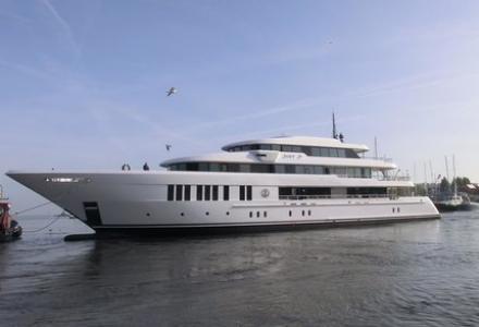 Hakvoort delivers largest yacht to date