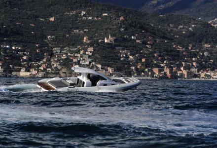 Image Gallery: Pirelli 42 Outboard Version