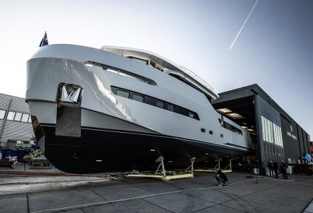 First Crossover 27 Avontuur Launched by Lynx Yachts