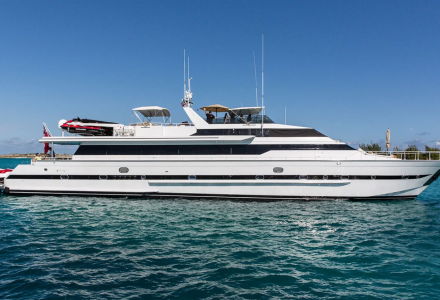 32m Versilcraft Yacht Illusions Partly Sinks in Isla Mujeres, Mexico