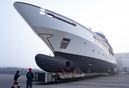 Codecasa 57 – Hull F81 Arrives in Viareggio