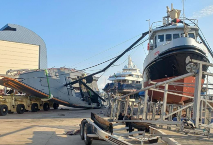 Wallyrocket51 Hull Damaged in Pesaro Yard Accident