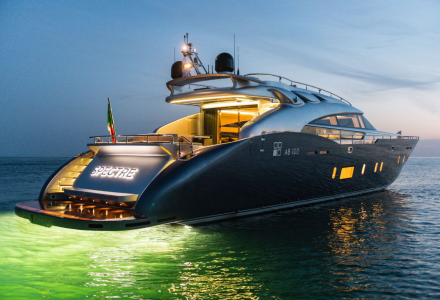 AB Yachts presents 53 knots superyacht Spectre