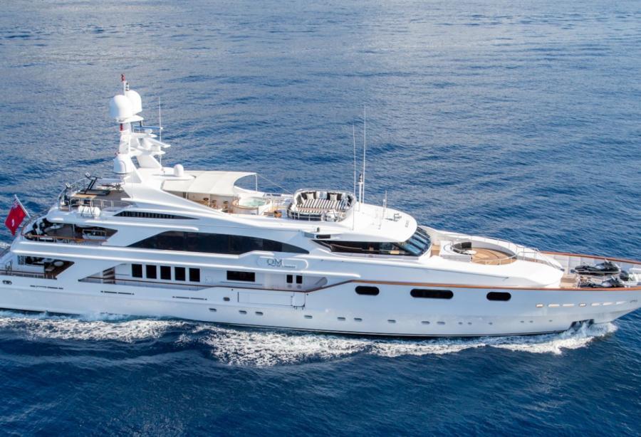 Motor yacht Air Yacht Harbour