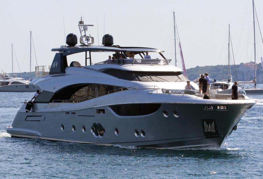 motor yacht g