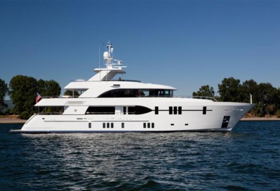 motor yacht dream weaver