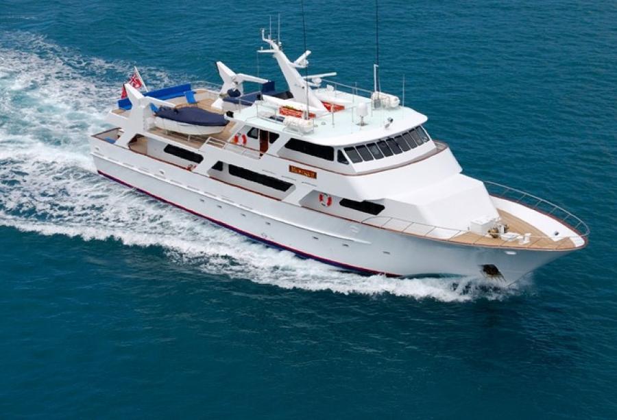 motor yacht mustique