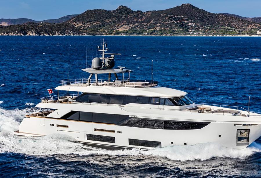 motor yacht navetta dislocante