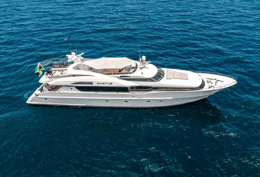 motor-yacht-invictus-palmer-johnson-yacht-harbour