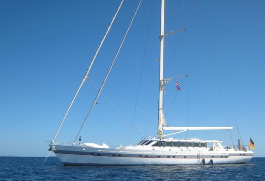 sailing yacht onyx