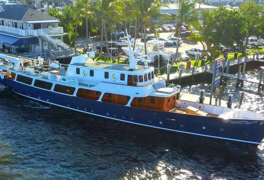 camper and nicholson yacht charter