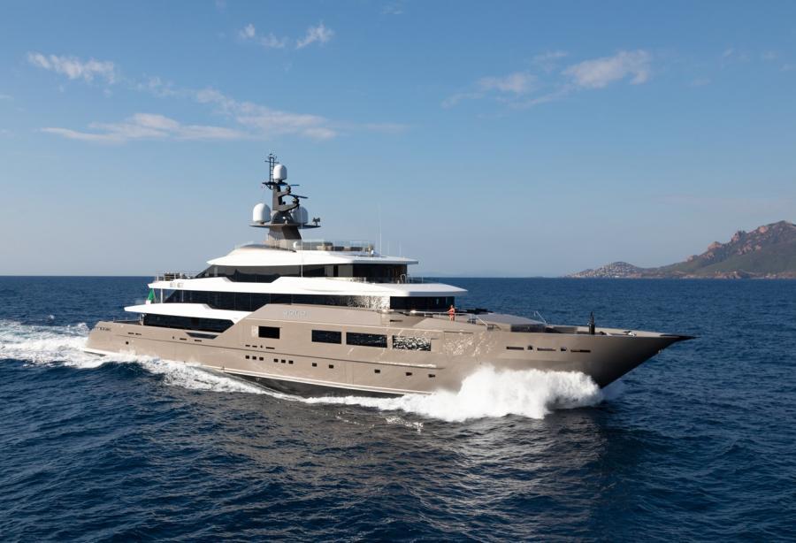 mega yacht quantum of solace