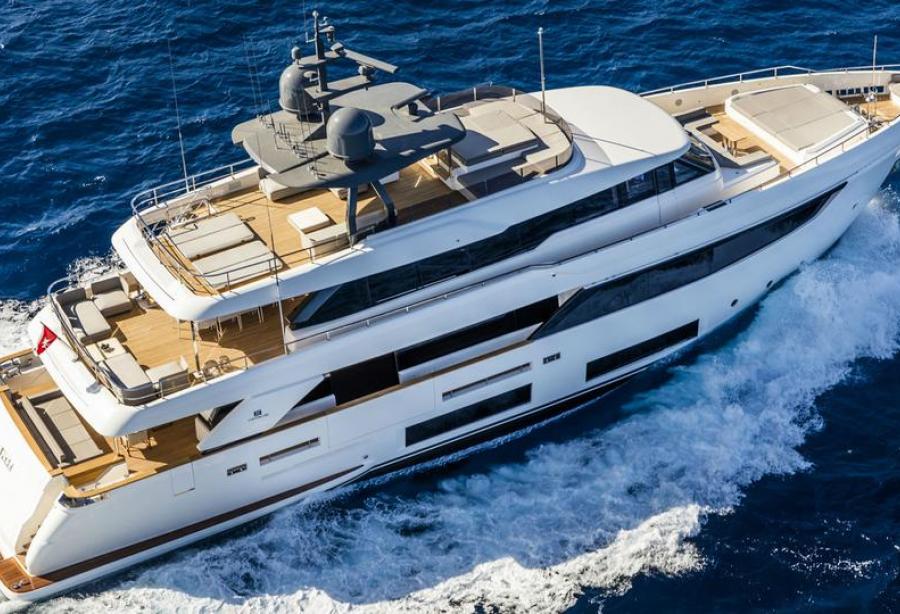 motor yacht navetta dislocante