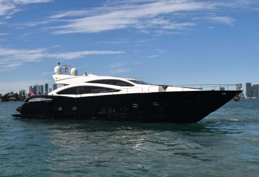 motor yacht b