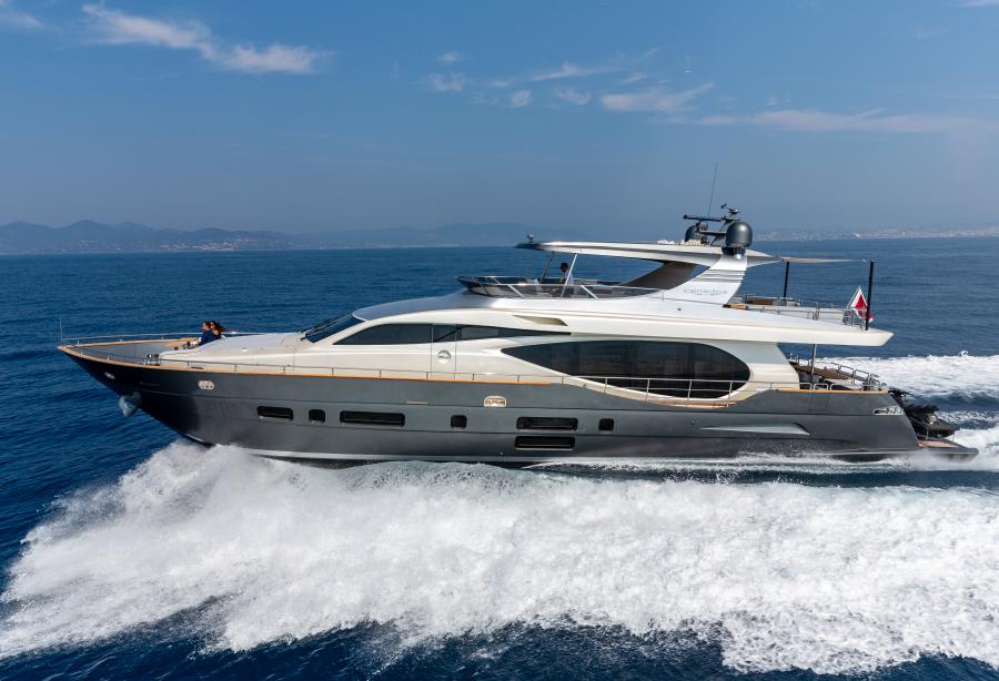 Motor yacht Ursus V - Canados - Yacht Harbour