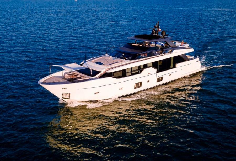 yacht deep blue iii