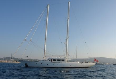 yacht Queen Nefertiti