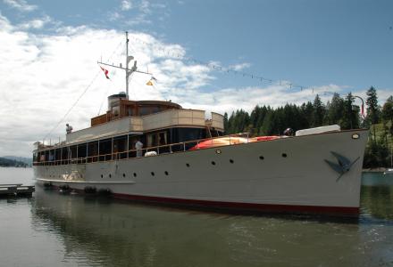 yacht Acania