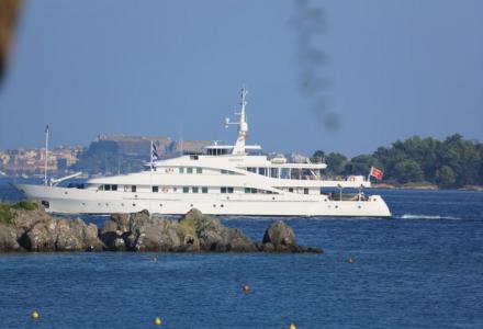 yacht Insignia