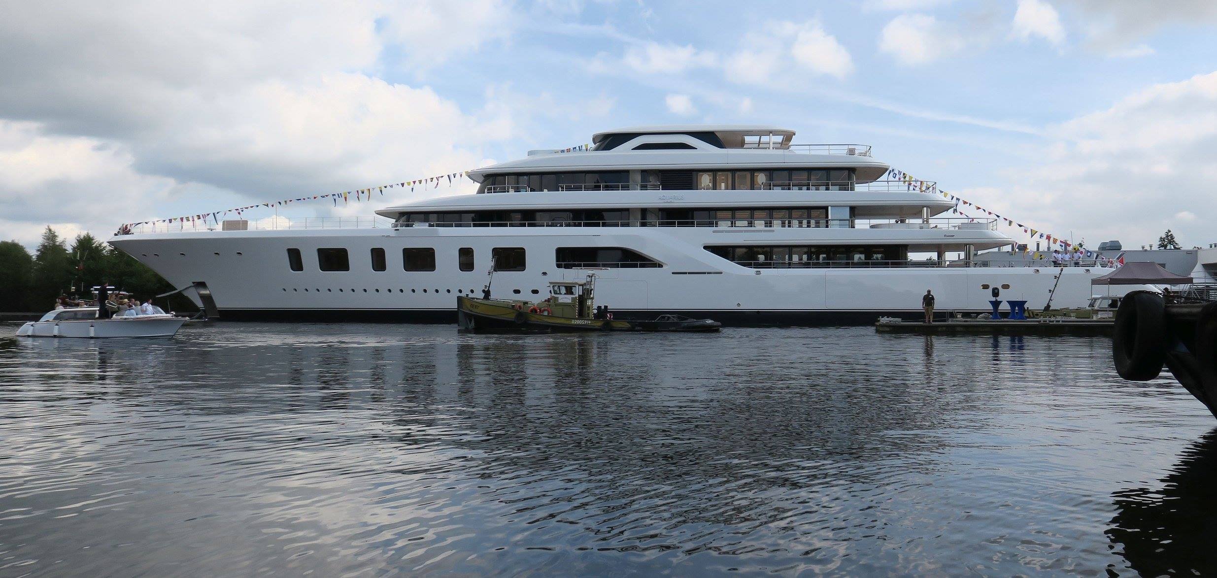 92m Aquarius launched for Steve Wynn - Yacht Harbour