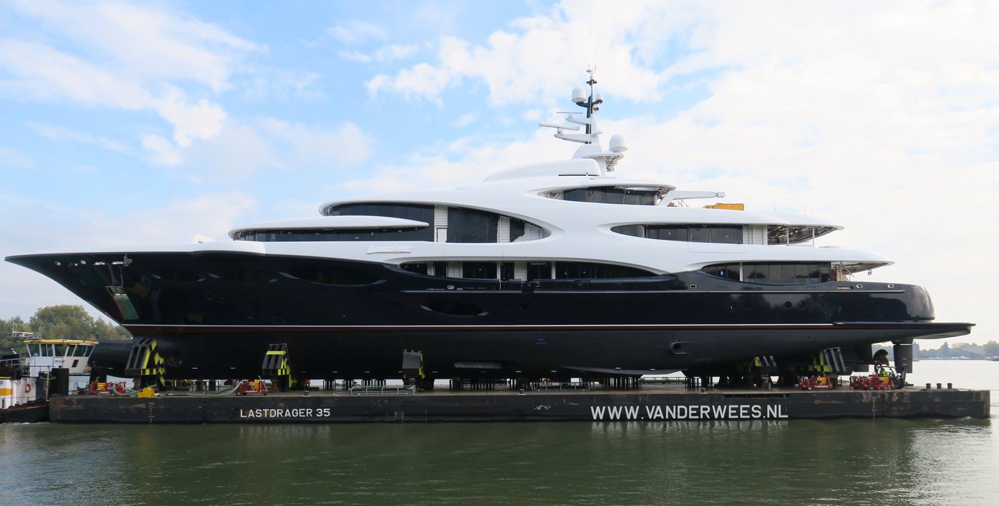 Oceanco Y715 captured in Zwijndrecht, the Netherlands ...