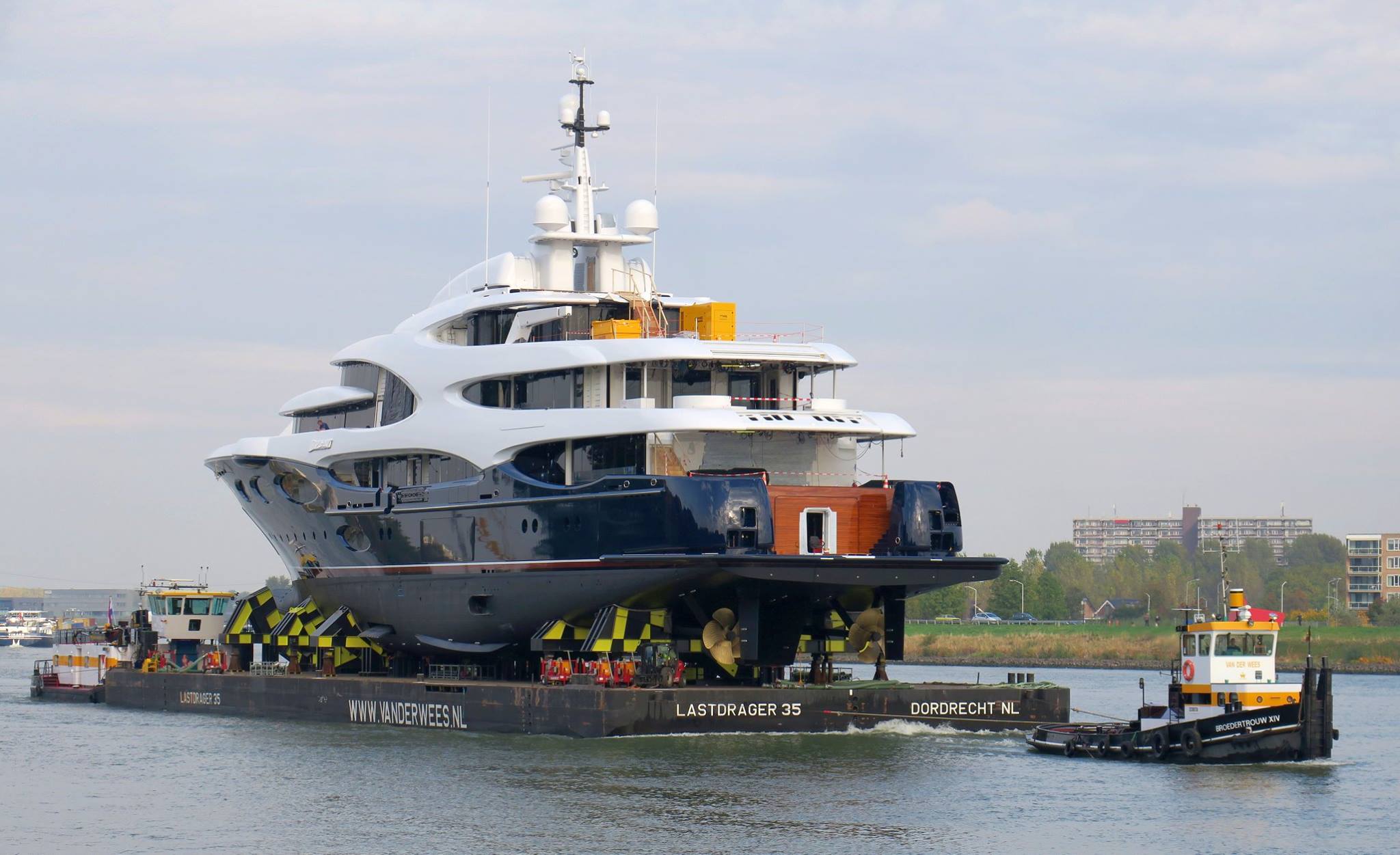 Oceanco Y715 captured in Zwijndrecht, the Netherlands ...