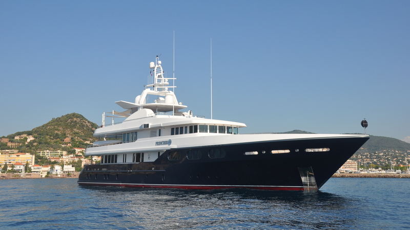 dennis jones yacht