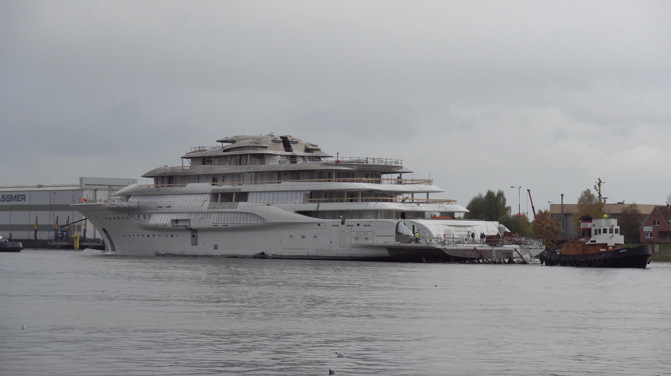 mega yachts under construction