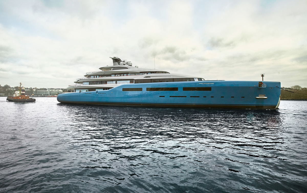 mega yacht aviva