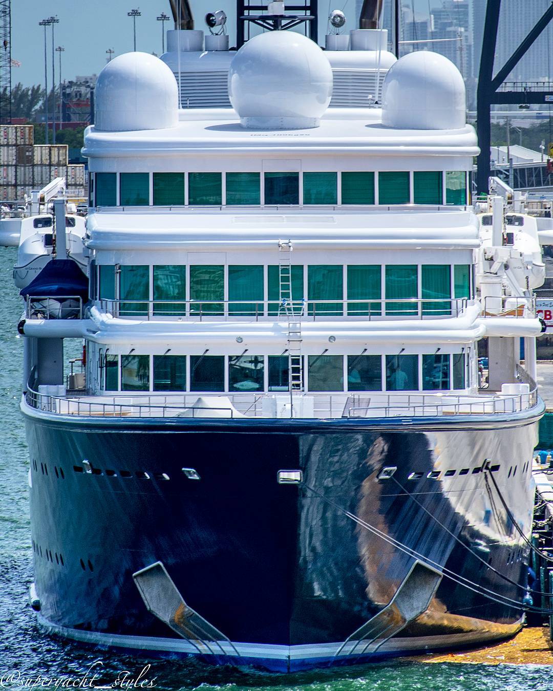 le grand bleu yacht interior