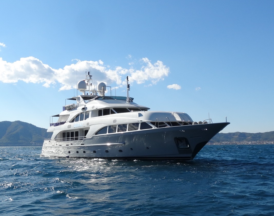 Motor yacht Quest R Yacht Harbour