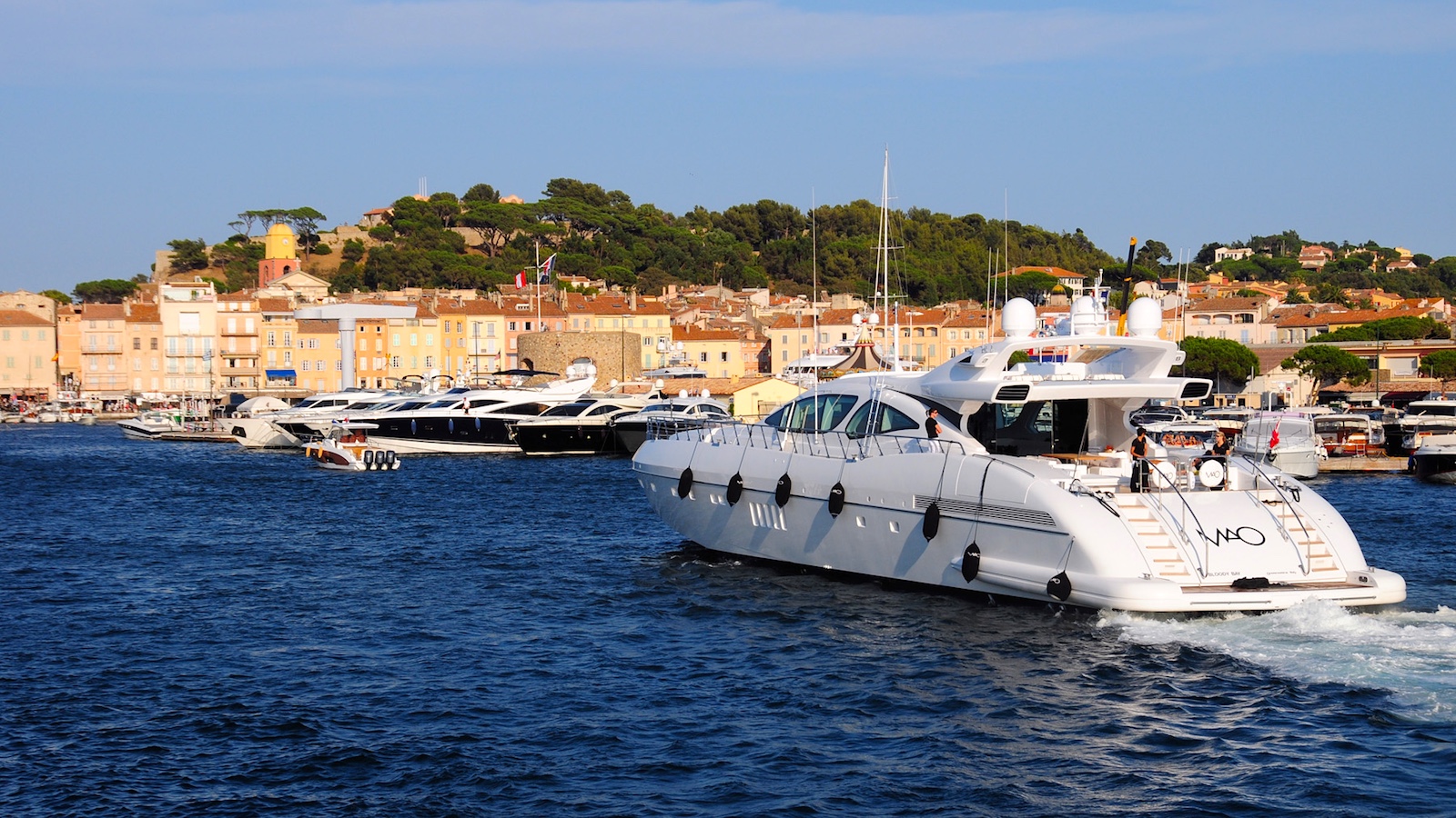 luxury yacht charter st tropez