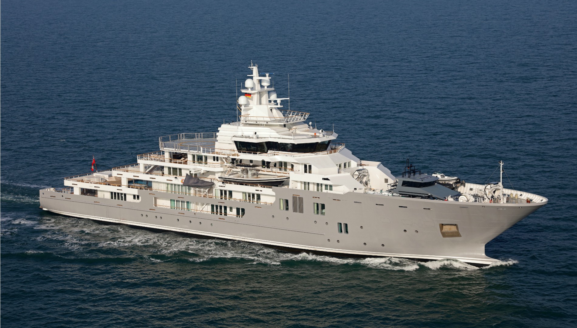 graeme hart yacht